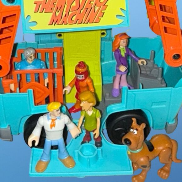 FP Imaginext Scooby-Doo Haunted Ghost Town, Transforming Mystery Machine Figures - Picture 14 of 16